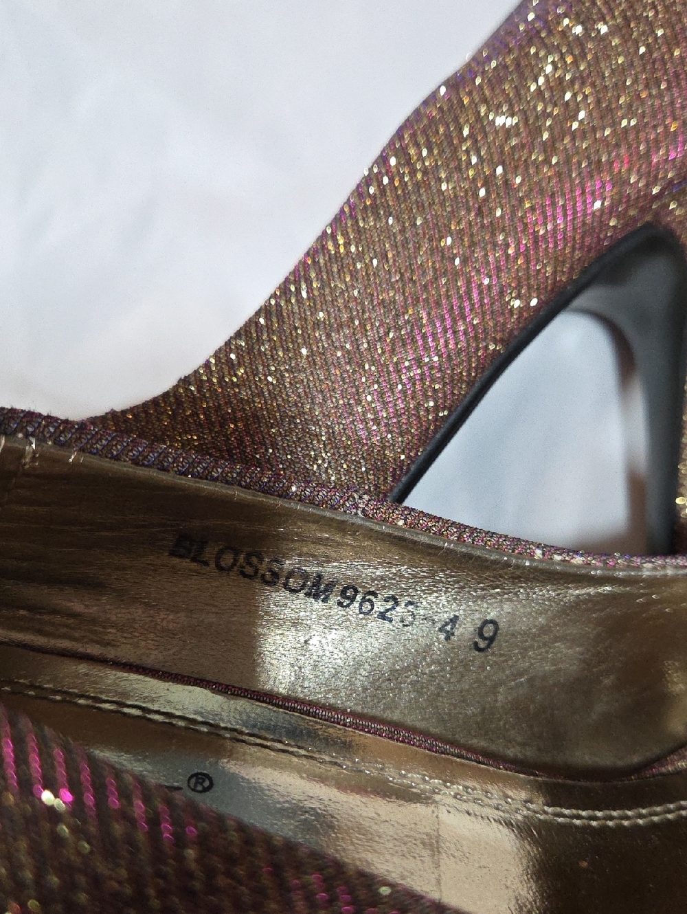Gold Glitter Irridescent Purple Pink Heels IYNX size 9 Womens - Picture 7 of 9
